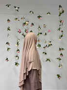 Beiger Khimar aus Jazz-Stoff, zweilagig mit fließendem Fall, Seitenansicht