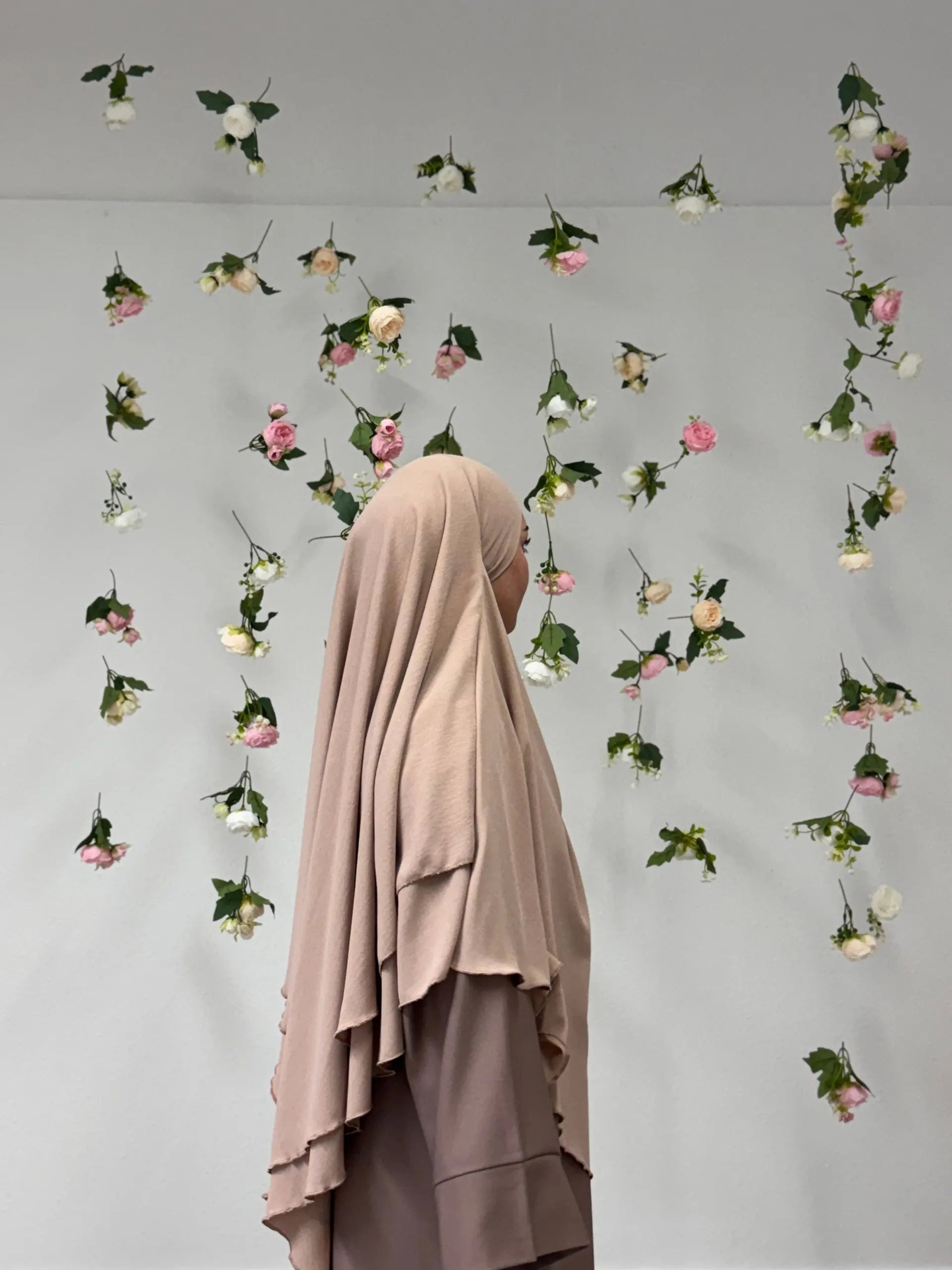 Beiger Khimar aus Jazz-Stoff, zweilagig mit fließendem Fall, Seitenansicht