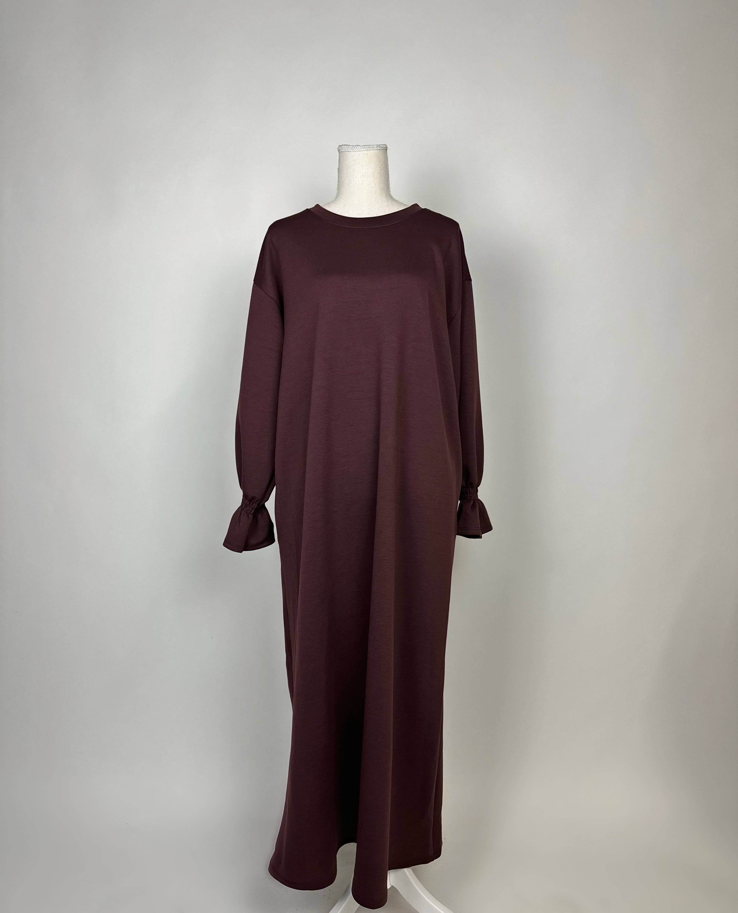 Abaya mit Rüschen und integrierten Taschen in Maxilänge