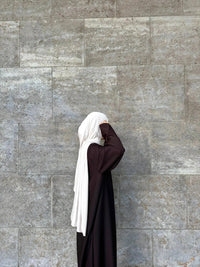 abaya in schwarz aus polyester, oversized mit langen ärmeln, bodenlang, seitenansicht