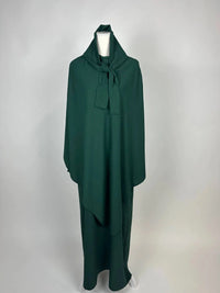 abaya und khimar in dunkelgrün aus jazz-stoff, fließend weit, frontansicht