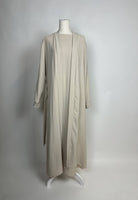 offene abaya in hellbeige aus jazz, langarm, mit unterkleid, frontansicht