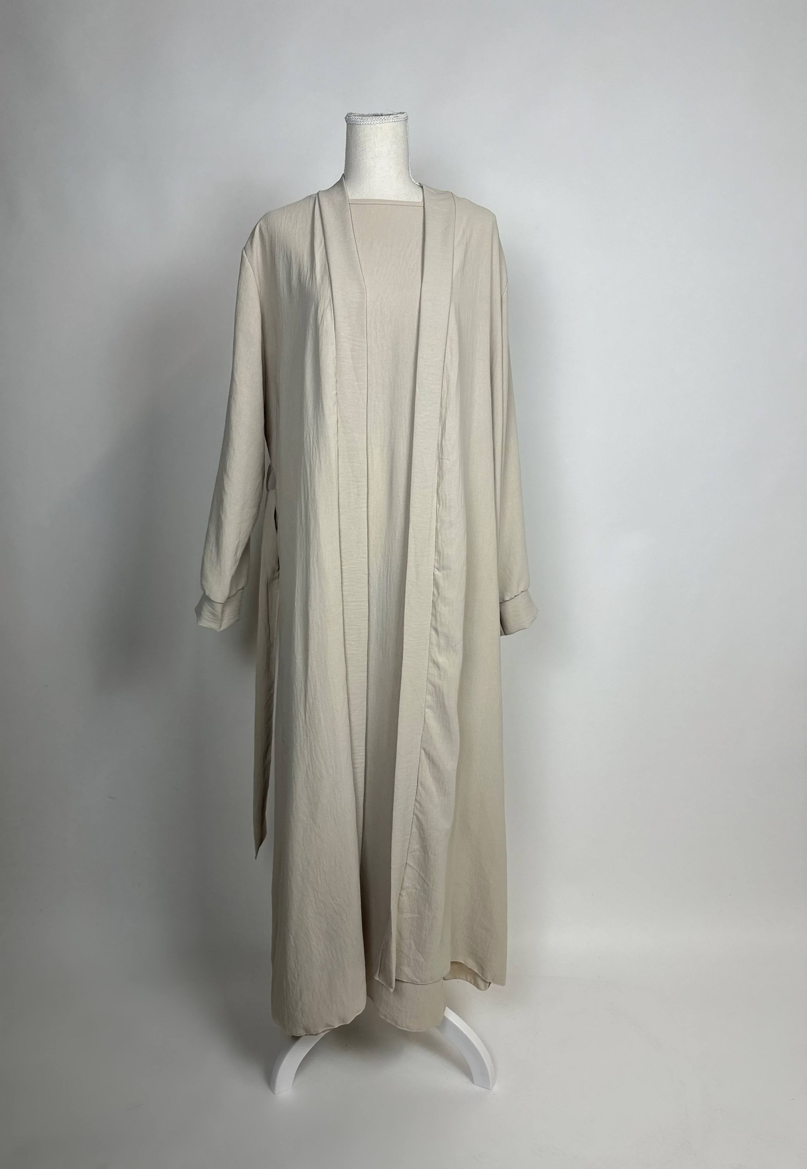 offene abaya in hellbeige aus jazz, langarm, mit unterkleid, frontansicht