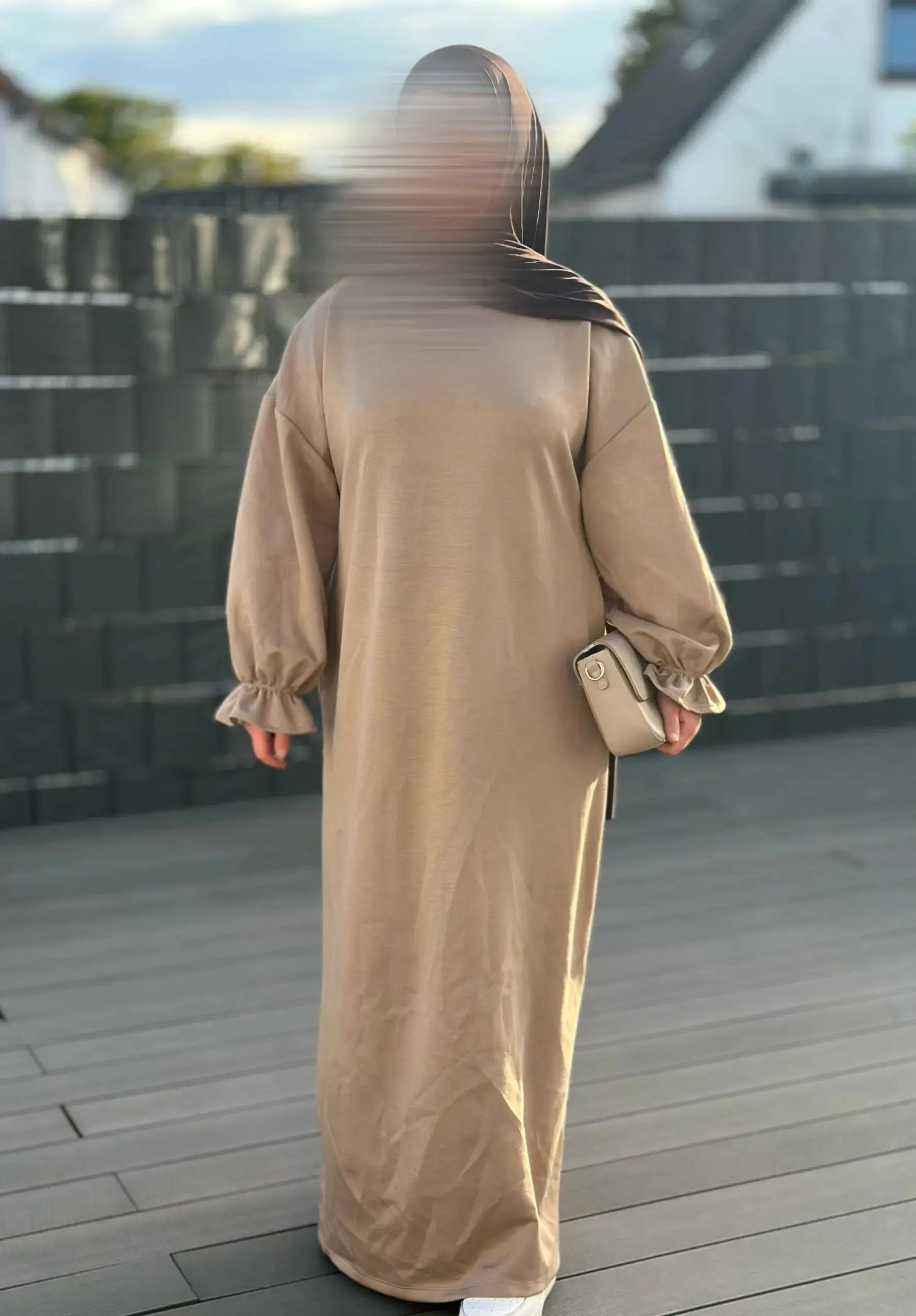 abaya mit rüschen, polyester/viskose/elastan, integrierte hosentaschen, einheitsgröße 34-44, 1,45 m länge, frontansicht