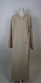 Beige Wickelabaya in Leinenoptik hat seitliche Schleife und lange Ärmel, Modest, Vorderansicht