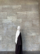 Abaya schwarz aus polyester, oversized mit weiten Ärmeln, seitenansicht, bodenlang