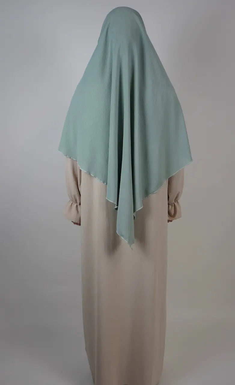 einlagiger khimar mintgrün mit spitz zulaufendem saum, rückenansicht