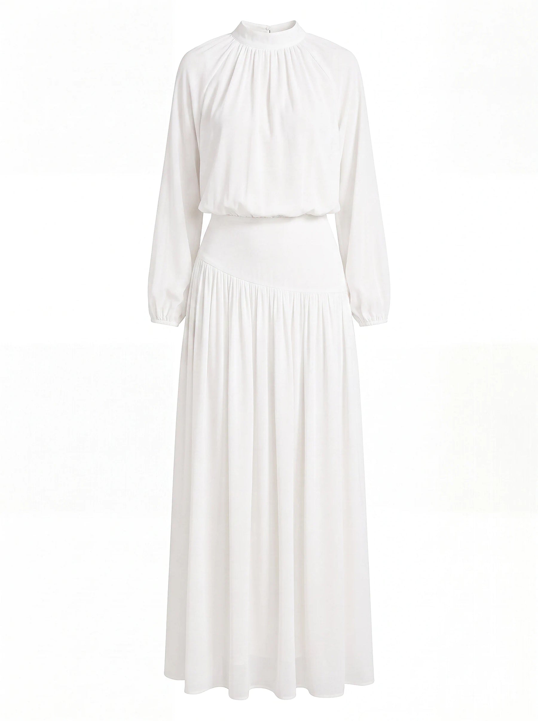 Weißes Kleid mit Stehkragen, gerafftem Oberteil und ausgestelltem Rock, Frontalansicht.