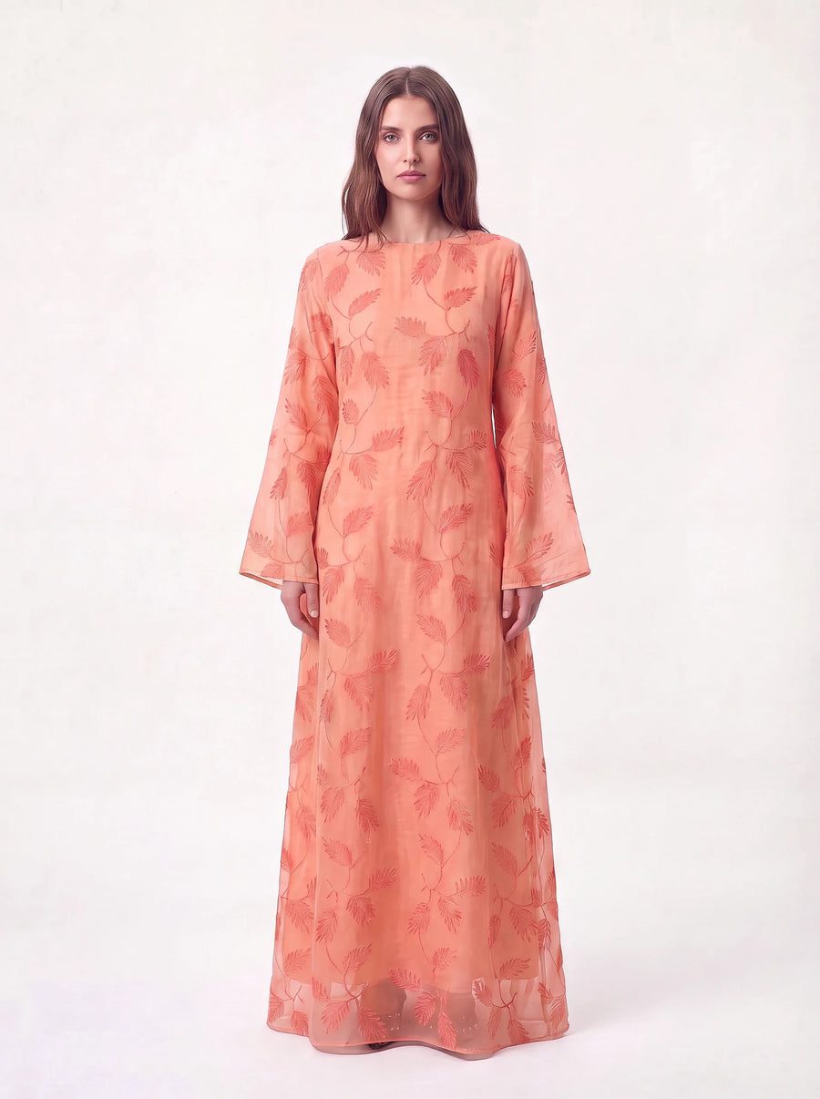 Maxikleid in lachsorange mit Blätter-Print und weiten Ärmeln, Frontalansicht