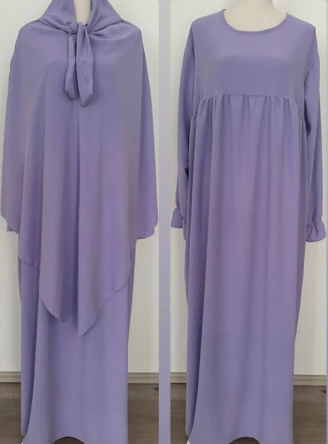 Abaya mit ballonärmeln und farbgleichem khimar in flieder aus jazz-stoff, frontansicht.