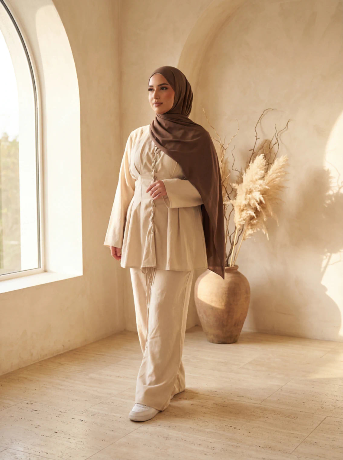 zweiteiler-mit-hose polyester-elastan groesse32-40-vorne-und-ruecken-schnuert frontansicht