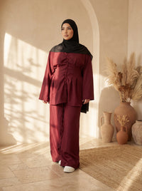 zweiteiler mit hose polyester-elastan vorne & hinten geschnürt frontansicht herbst-geeignet einheitsgröße 32-40