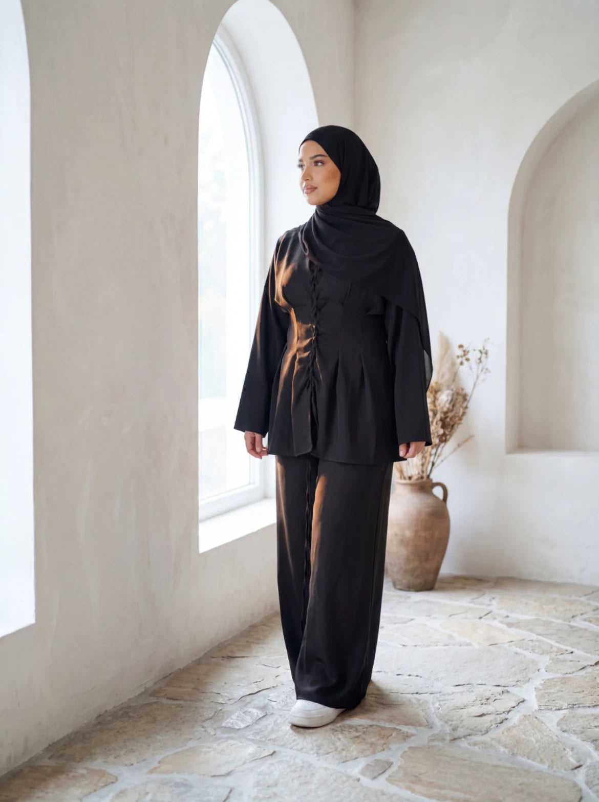 Zweiteiler mit hose, polyester/elastan, schnürung vorne & am rücken, frontansicht, größe 32-40, herbsttauglich