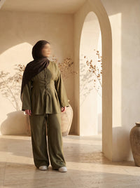 zwei-teiler mit hose polyester-elastan herbst-geeignet schnürung vorne und am rücken einheitsgröße 32-40 vorderansicht