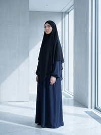 Abaya aus dunkelblauem Jazz-Stoff mit Ballonärmeln, Seitenansicht.