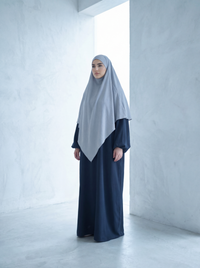 schwarze abaya aus jazzstoff mit ballonärmeln, seitenansicht