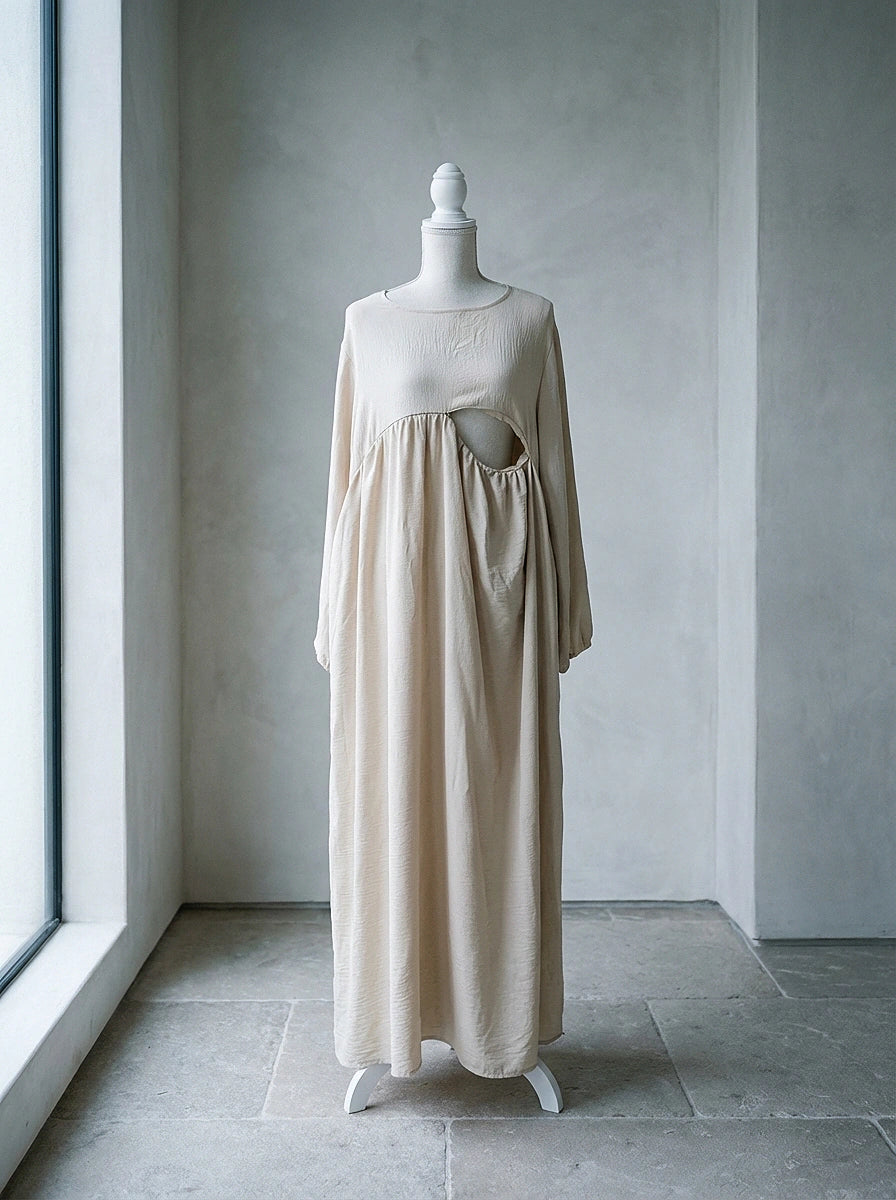 Beige Still-Abaya aus Jazzstoff mit Stillöffnung und Raffung unter der Brust, Vorderansicht