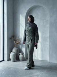 zweiteiler blazer und hose 50% polyester 50% viscose lange ärmel frontansicht einheitsgröße 32-42