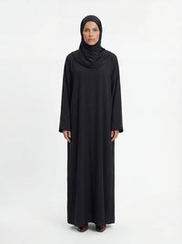 schwarze abaya aus polyester, rundhalsausschnitt, lange ärmel, locker geschnitten, frontansicht