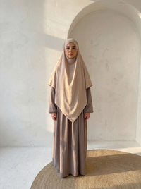 Rosébeiger einlagiger Khimar aus Jazz fällt lang und fließend, Seitenansicht