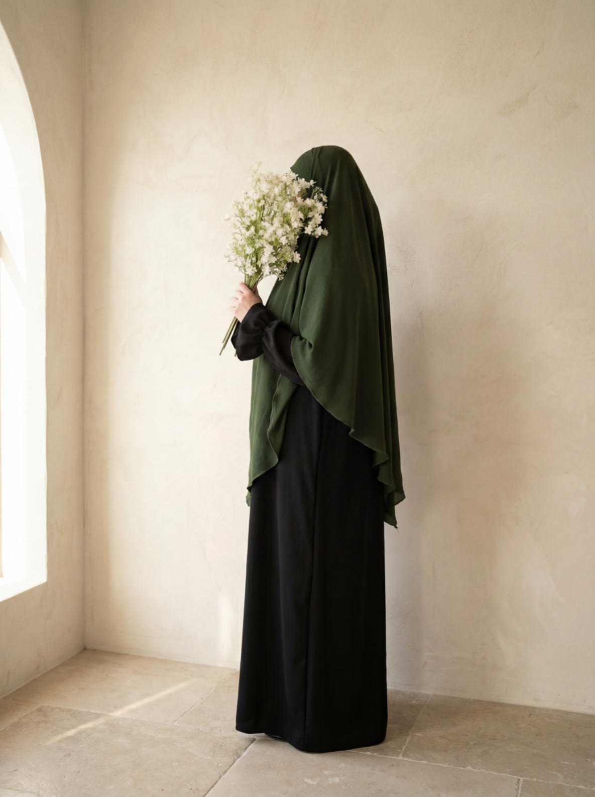 Khimar einlagig aus Jazz, dunkelgrün, blickdicht mit langem Rückteil, Seitenansicht