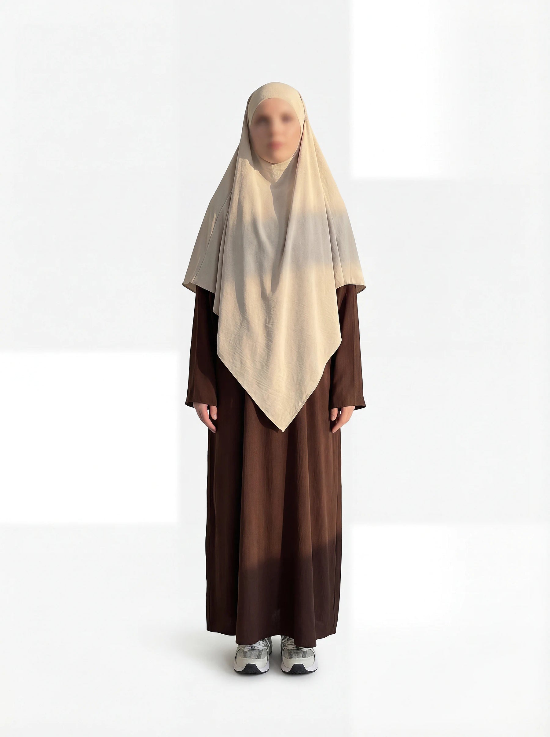 beiger khimar, vorne 80–85 cm, hinten 110–115 cm, frontansicht