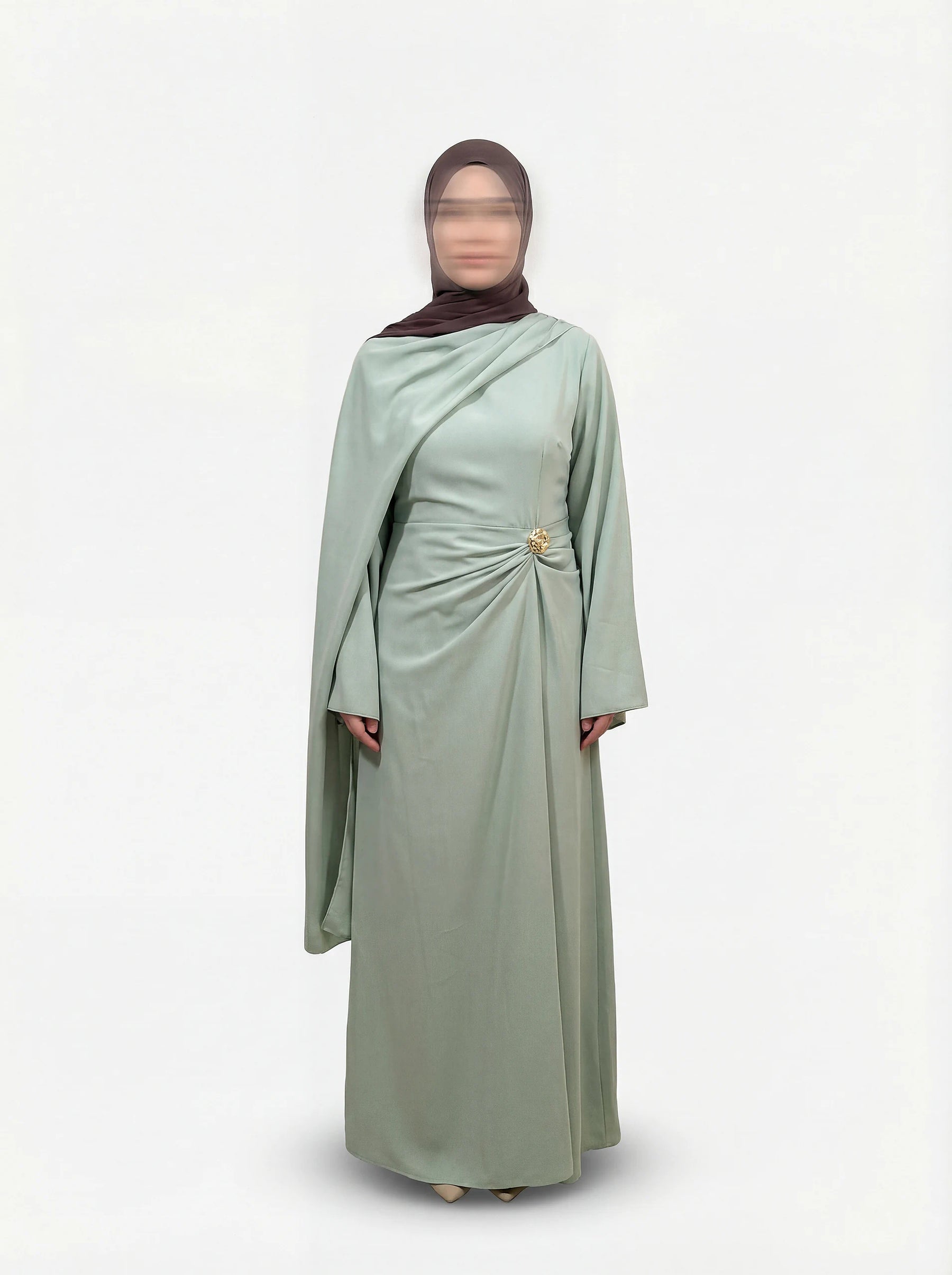 Bodenlanges Kleid in Taupe mit weiten Ärmeln und fließendem A-Linien-Schnitt, Frontalansicht.