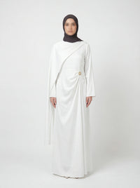 Altrosa Maxikleid mit langen Ärmeln, fließendem Stoff und dezentem A-Linien-Schnitt, Frontalansicht.