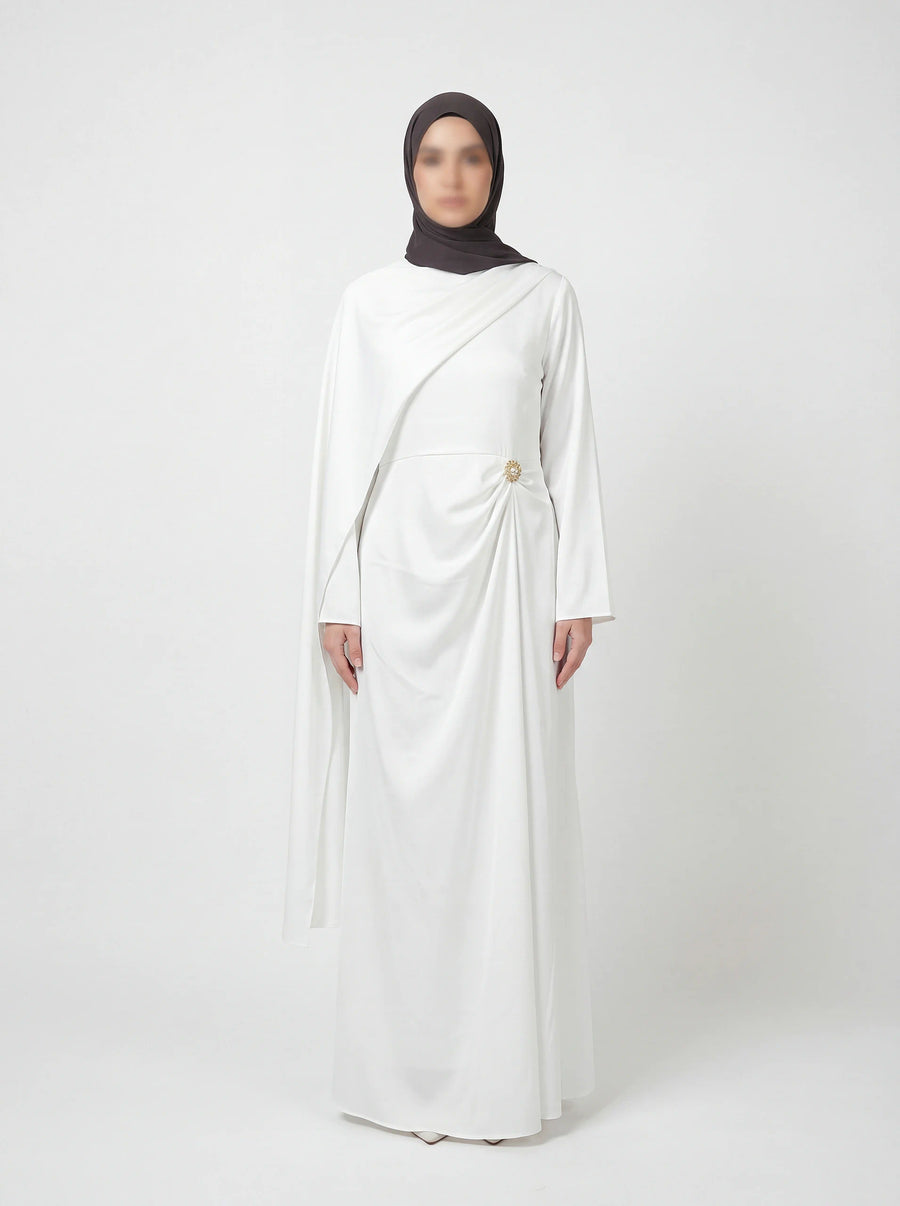 Altrosa Maxikleid mit langen Ärmeln, fließendem Stoff und dezentem A-Linien-Schnitt, Frontalansicht.