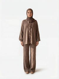 Zweiteiler-Set bestehend aus einer langen Tunika und weit geschnittener Hose, Frontalansicht.