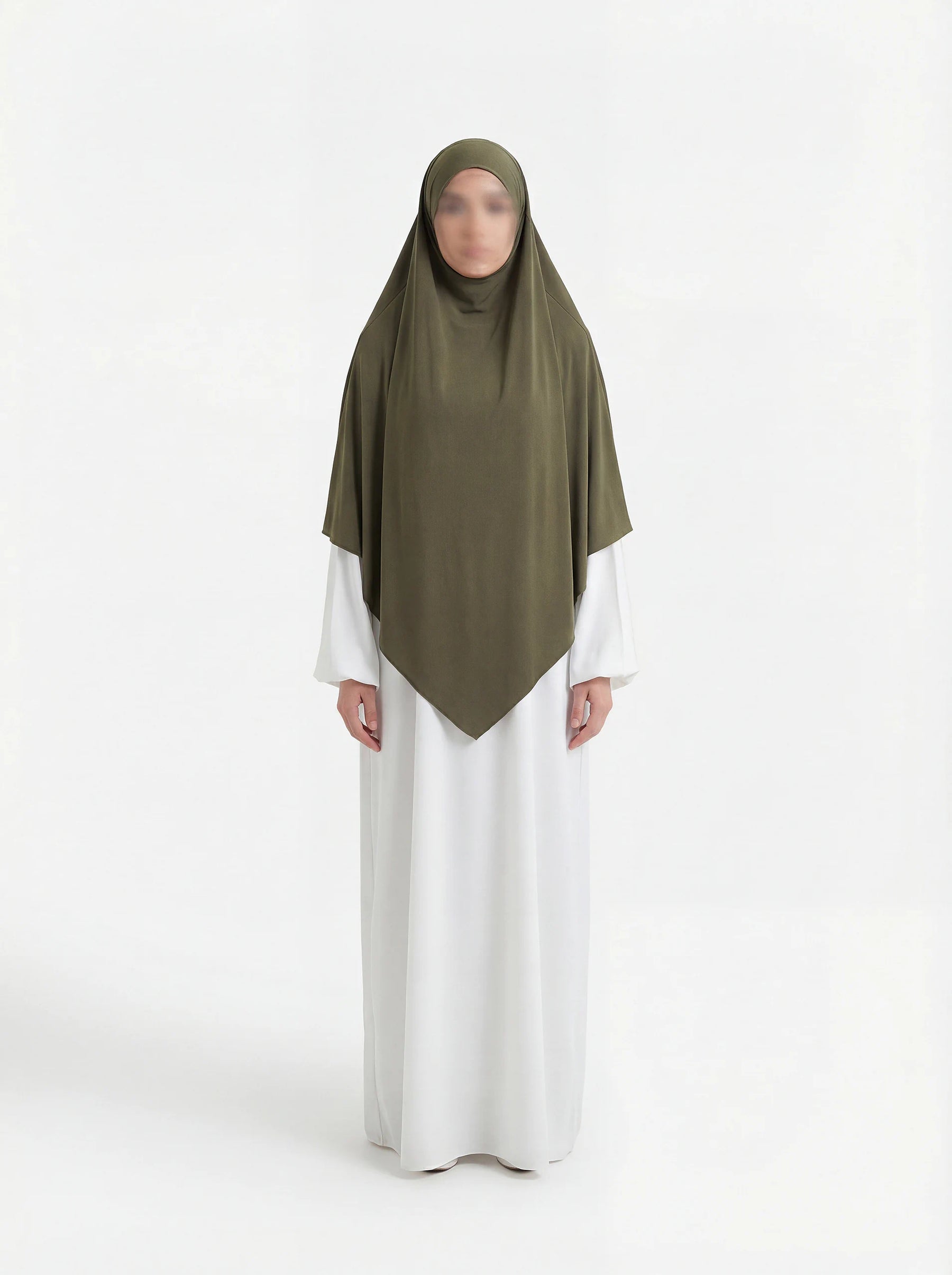Jersey Khimar in Oliv aus Viskose‑Elastan, seitliche Ansicht, locker über weißem Kleid drapiert.