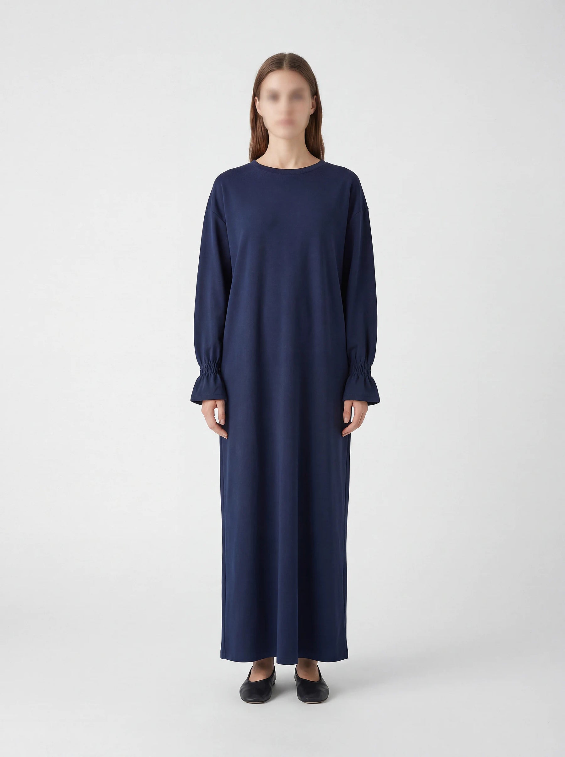 lange abaya mit rüschen aus poly-viskose-mix mit elastan, integrierte taschen, frontansicht