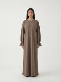 Rüschenabaya aus Stretchmix, langarm mit integrierten Taschen, Frontansicht