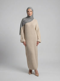 maxi strickkleid aus 100% polyester, 1,35 m lang, herbst/winter geeignet