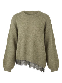 Wollpulli mit Spitze