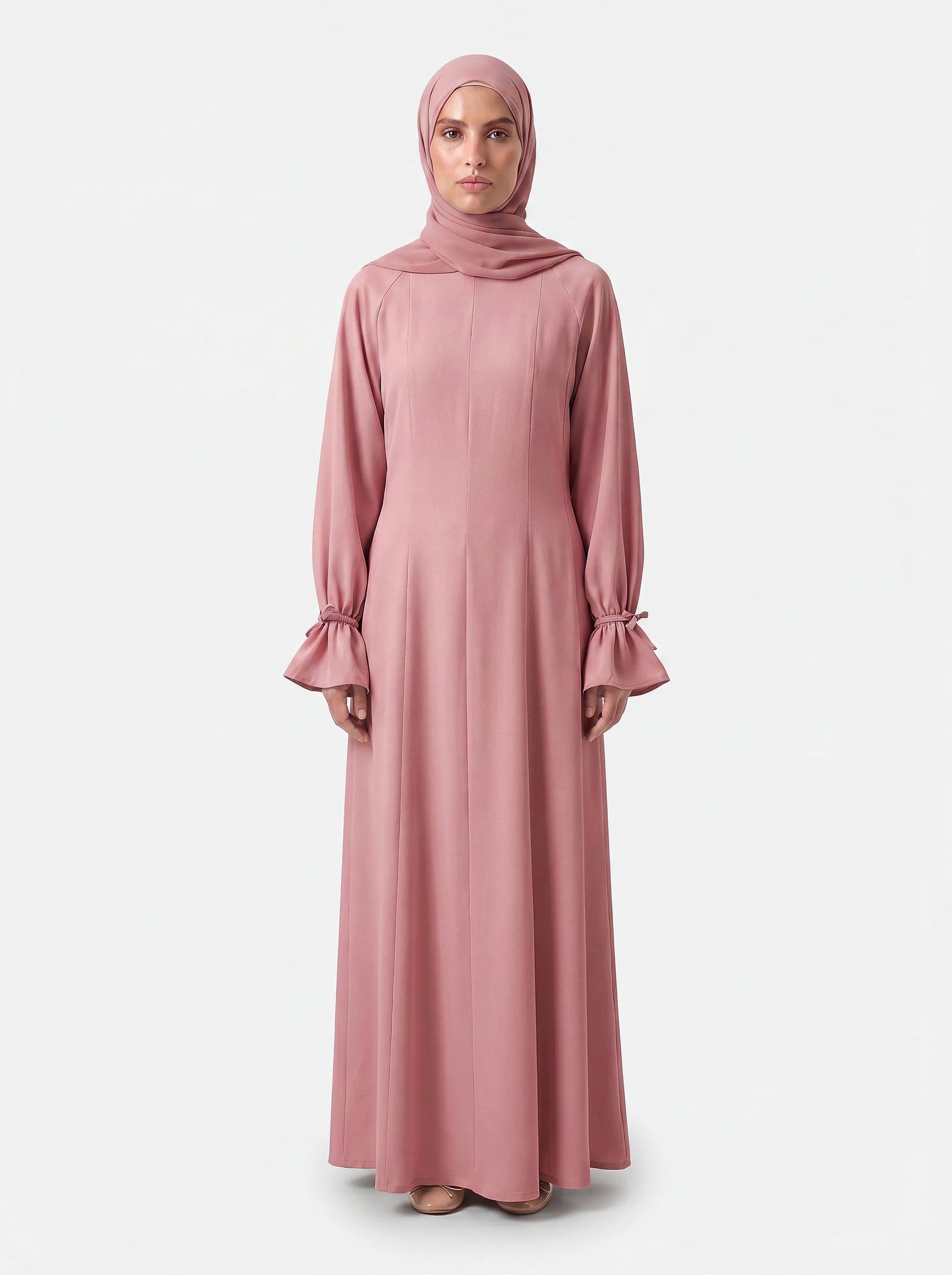 Maxikleid in altrosa mit A-Linien-Schnitt und gerafften Ärmelabschlüssen mit Bindebändern, Frontalansicht