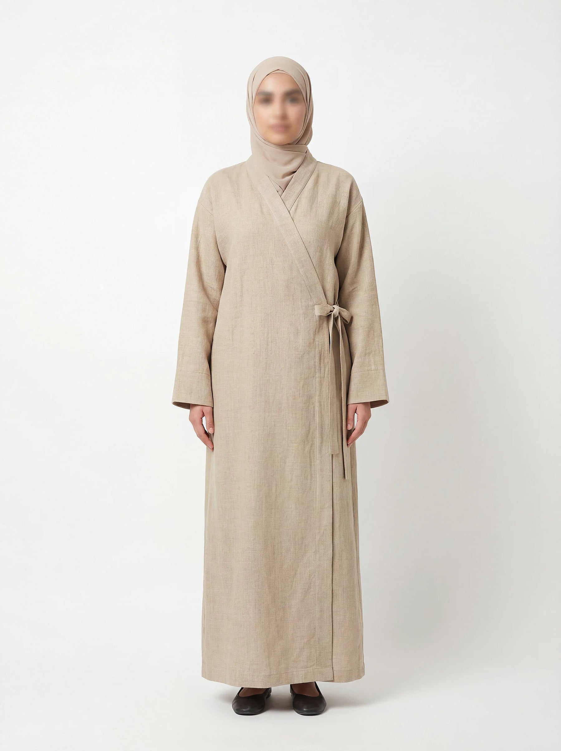 Beige Wickelabaya in Leinenoptik hat seitliche Schleife und lange Ärmel, Modest, Vorderansicht